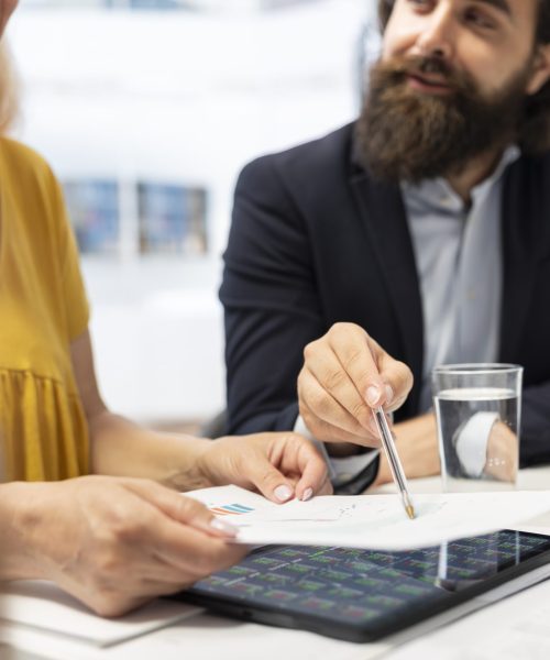 Prawnik analizujący możliwości klienta dotyczące SKD